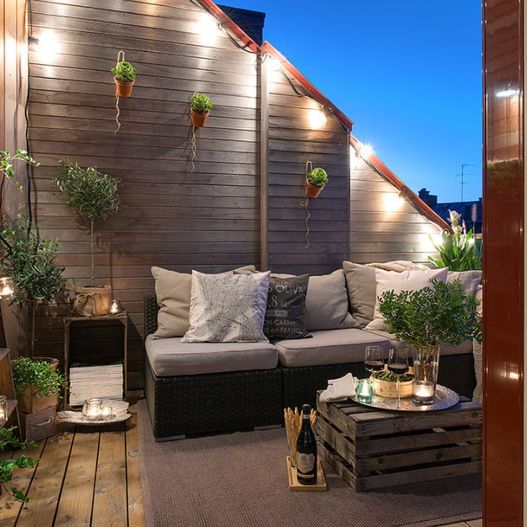 Balkong med möbler